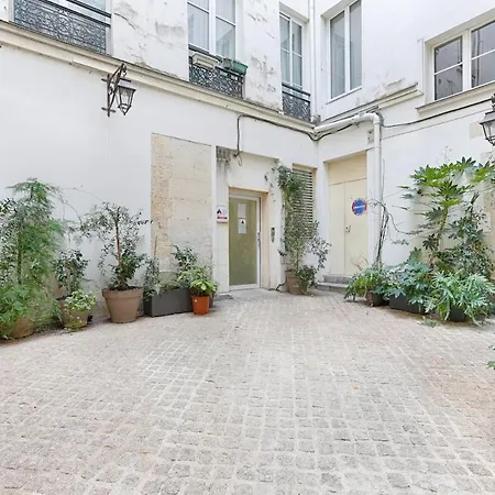 Апартаменты Sentier Historical Center Charming *